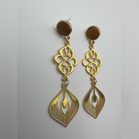 Delicate Art Deco-Inspired Dangle Earrings - Gold Stylish Morocco Earrings - Picture 4 of 12